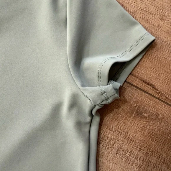 Express Body Contour 90's Women’s Cropped Tee Sage Green Small - Picture 5 of 6